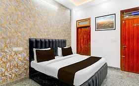 Hotel O Luxury Inn - 2